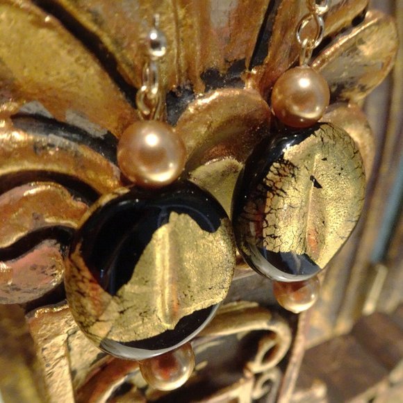 Handmade earrings in Czech lampwork design with gold leaf on black tab - Picture 4 of 7